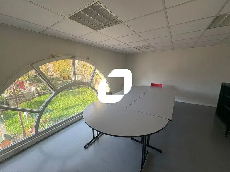 Bureau dans Poissy à louer - Photo intérieure - Image 2 de 7