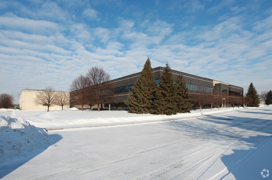 501 90th Ave NW, Coon Rapids, MN à vendre - Photo du bâtiment - Image 2 de 4