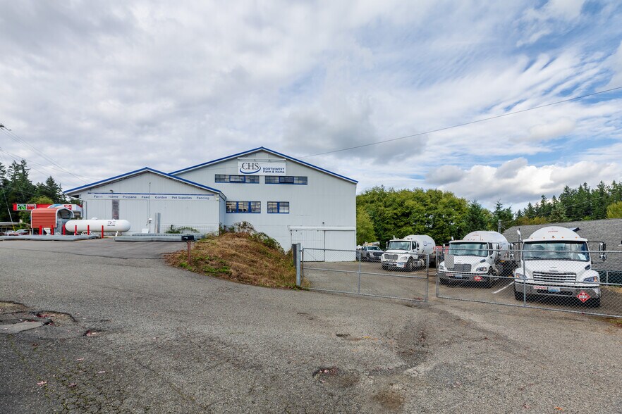 20370 Viking Ave NW, Poulsbo, WA à vendre - Photo du bâtiment - Image 3 de 6