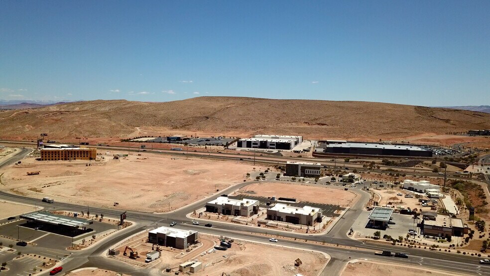 4655 S Pioneer Rd, St George, UT à louer - Photo du bâtiment - Image 2 de 11