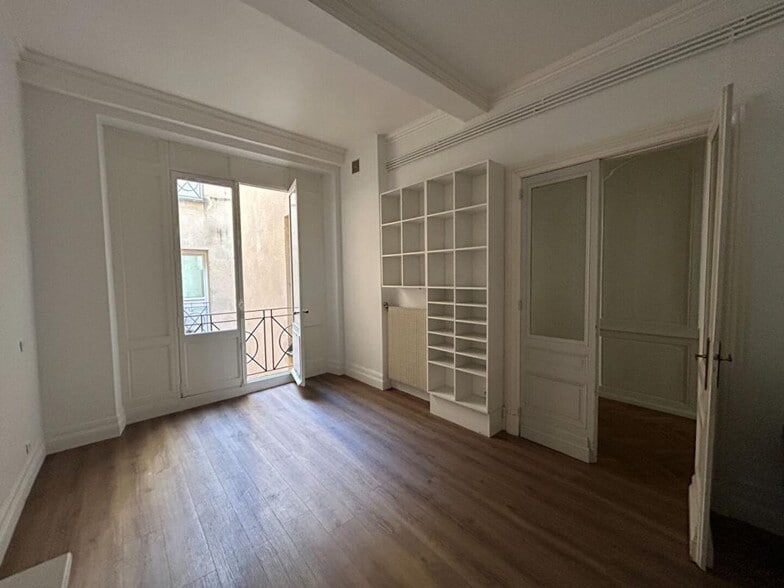 Office in Bordeaux for lease - Building Photo - Image 3 of 6