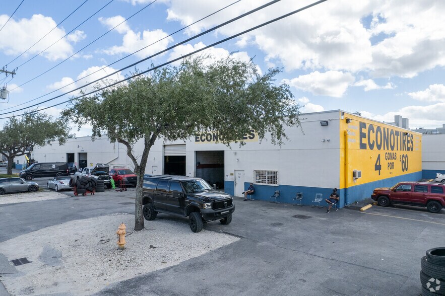 7005-7145 NW 41 St, Miami, FL à louer - Photo du bâtiment - Image 2 de 7