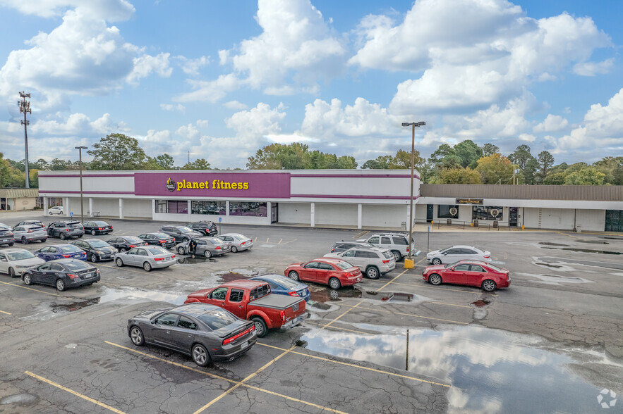 1901 Victory Blvd, Portsmouth, VA for lease - Primary Photo - Image 1 of 17