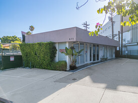 875 Westbourne Dr, West Hollywood CA - Parc de stationnement couvert