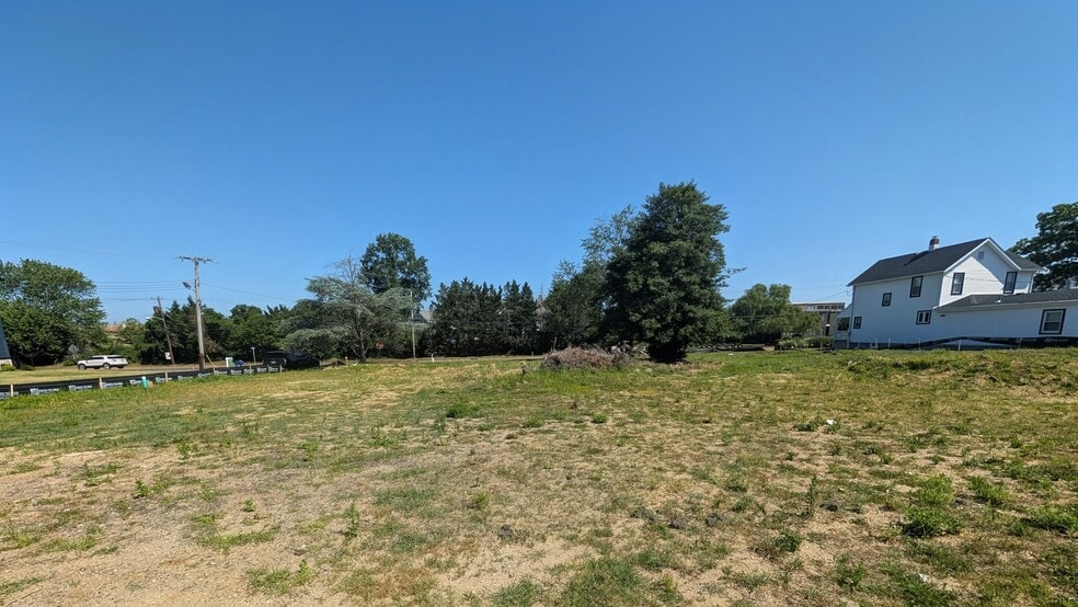 2 & 4 Foggia Wy, Oceanport, NJ for sale - Building Photo - Image 1 of 6