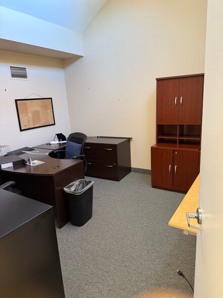 6183 Executive Blvd, North Bethesda, MD for lease - Interior Photo - Image 2 of 35