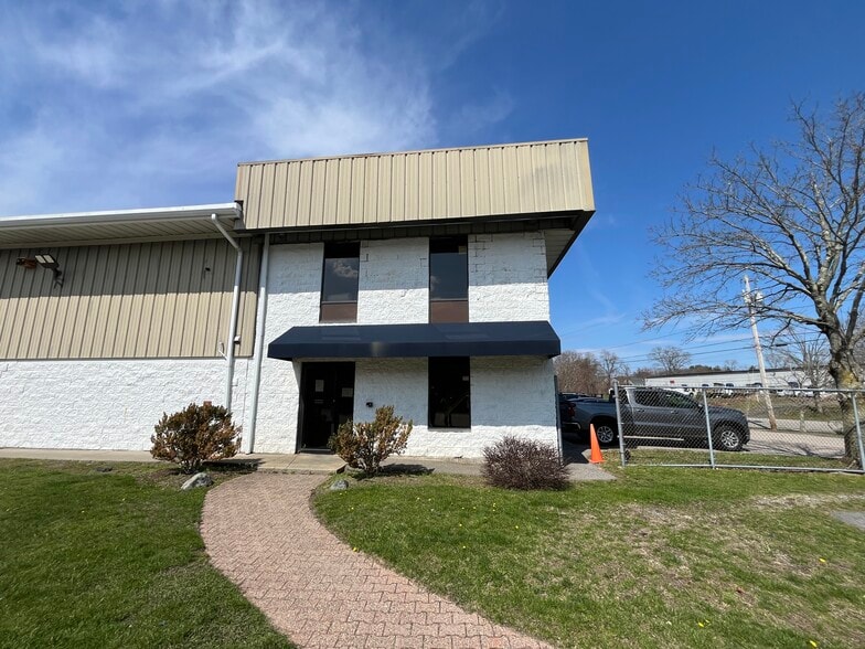 70 1st St, E Bridgewater, MA for lease - Building Photo - Image 2 of 15