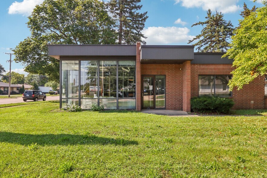 530 N McLean Blvd, Elgin, IL for sale - Building Photo - Image 2 of 20