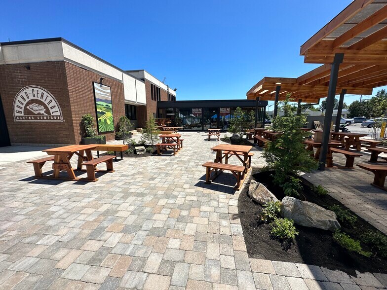 210 E Main St, Hillsboro, OR à louer - Photo du bâtiment - Image 3 de 5