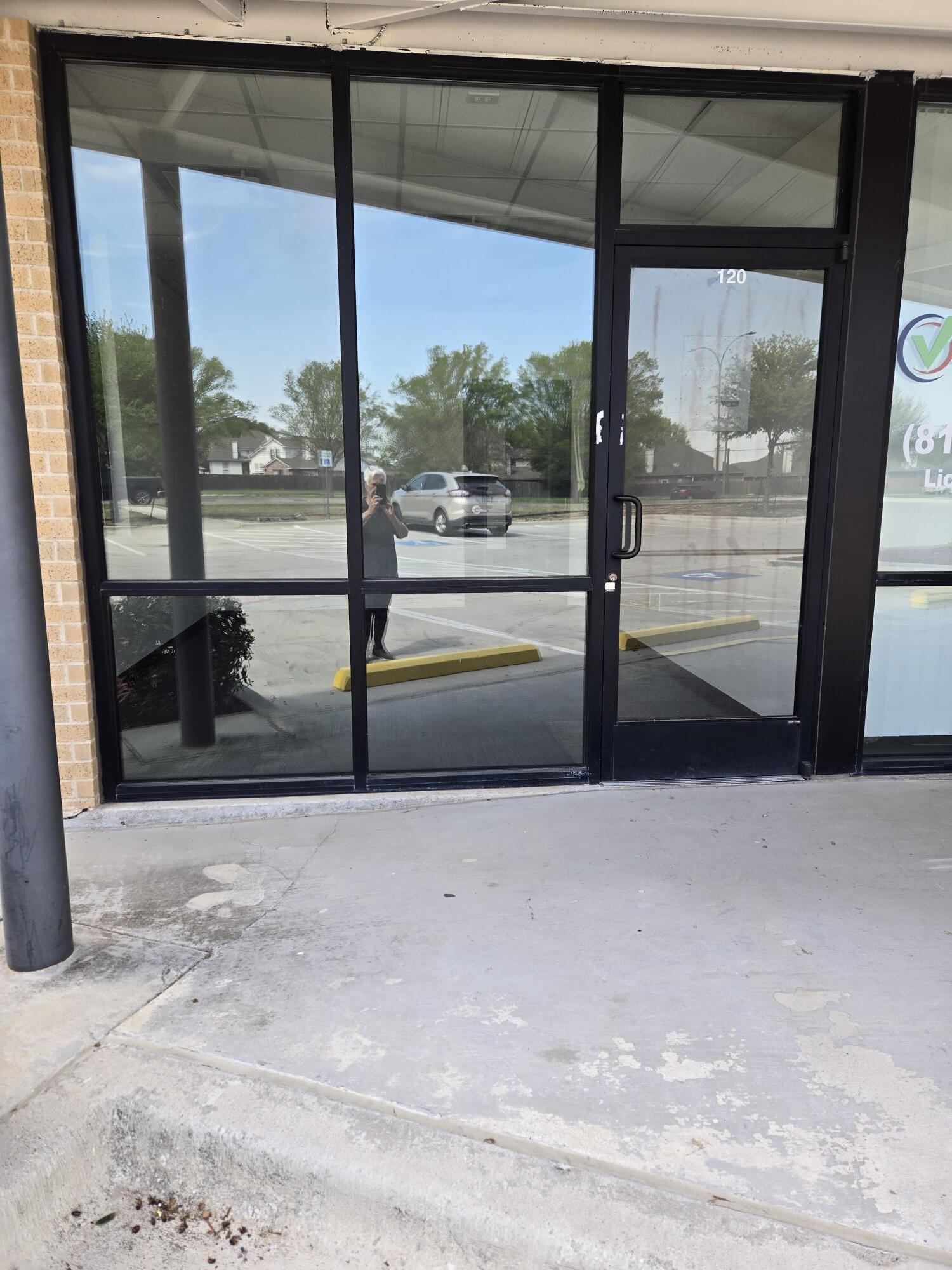 1040 W Sublett Rd, Arlington, TX for lease Interior Photo- Image 1 of 6