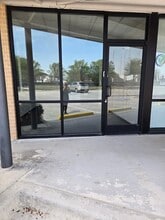 1040 W Sublett Rd, Arlington, TX for lease Interior Photo- Image 1 of 6