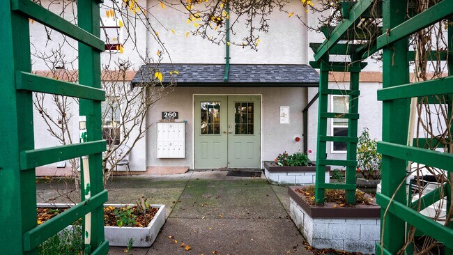 More details for 260 Craig St, Nanaimo, BC - Multifamily for Sale