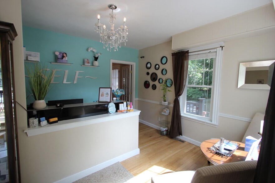 323 W Central St, Franklin, MA à vendre - Photo du bâtiment - Image 3 de 18