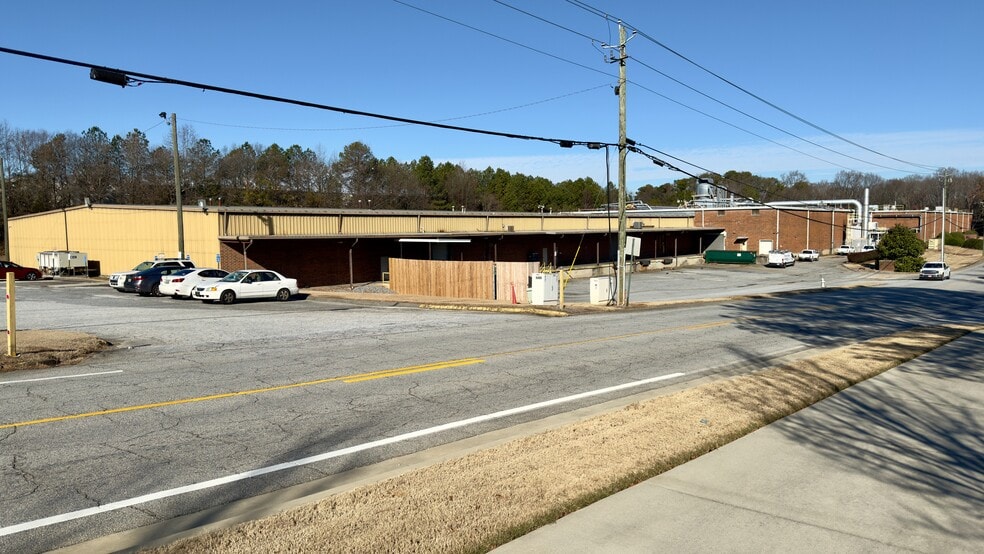 5800 Peachtree Rd, Atlanta, GA for sale - Building Photo - Image 3 of 16