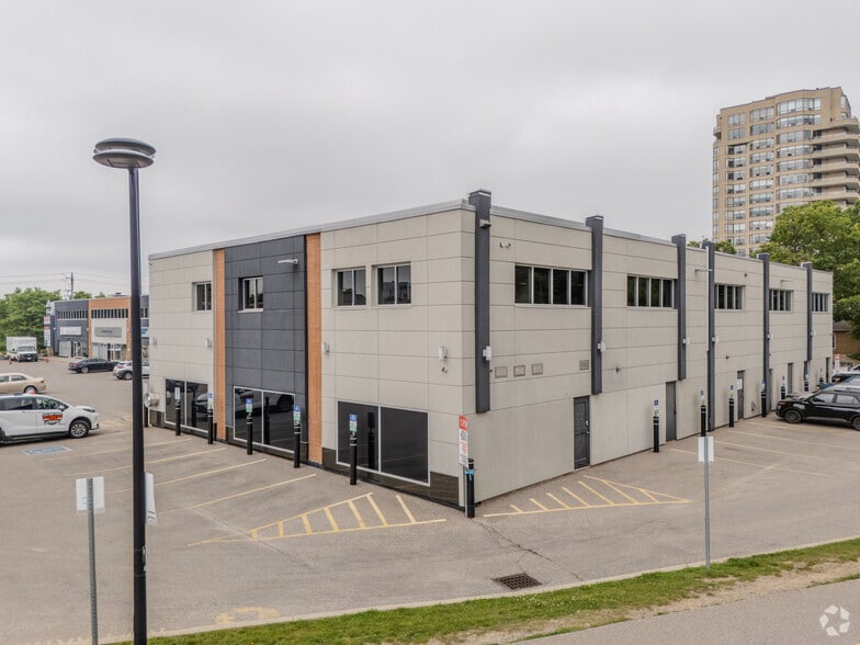 55 Erb St E, Waterloo, ON à louer - Photo du bâtiment - Image 3 de 6