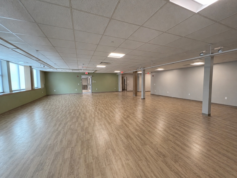 4044 Route 130, Irwin, PA for lease - Building Photo - Image 2 of 4