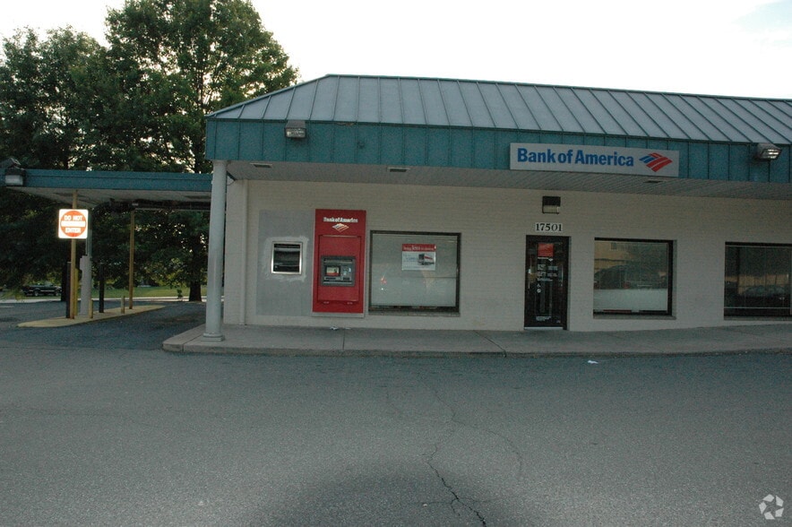 17501-17533 Redland Rd, Derwood, MD à louer - Photo du bâtiment - Image 2 de 4