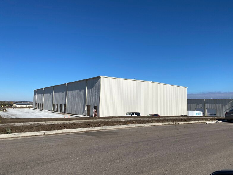 4100 E Producer Ln, Sioux Falls, SD à louer - Photo du bâtiment - Image 2 de 12