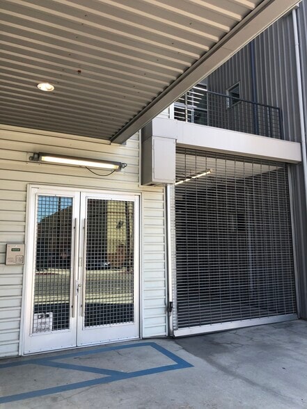 2332 Cotner Ave, Los Angeles, CA for lease - Building Photo - Image 3 of 5