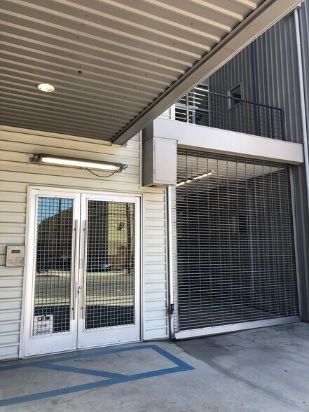 2332 Cotner Ave, Los Angeles, CA à louer - Photo du bâtiment - Image 3 de 5