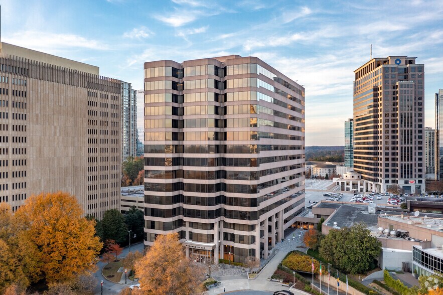 3414 Peachtree Rd NE, Atlanta, GA à louer - Photo du bâtiment - Image 1 de 22