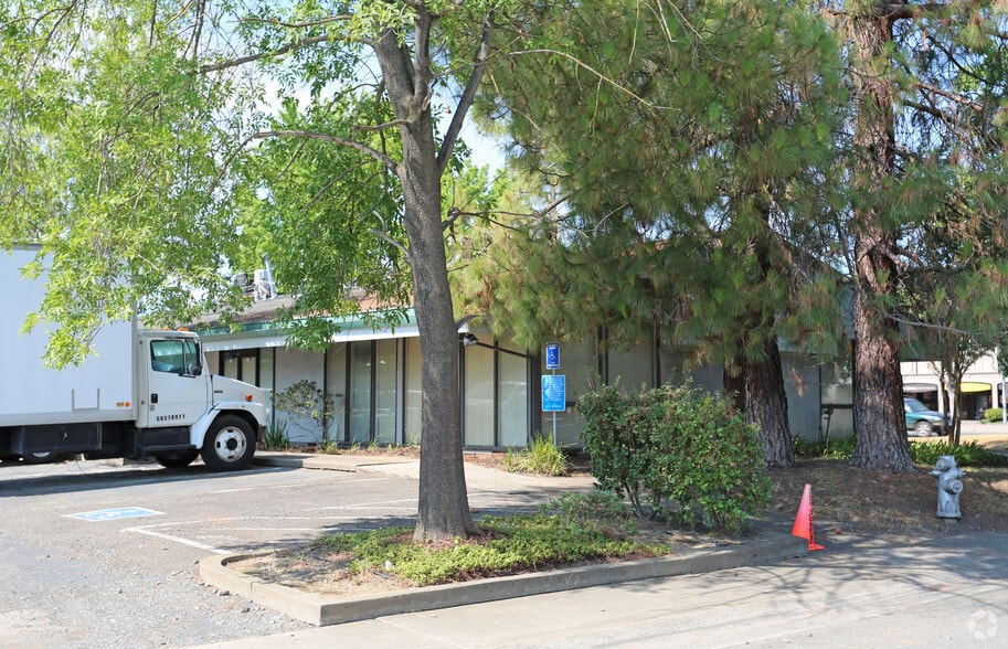 2220 Watt Ave, Sacramento, CA à vendre - Photo du bâtiment - Image 3 de 4