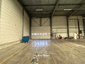 Flex dans Chaponost à louer Photo du bâtiment- Image 2 de 3