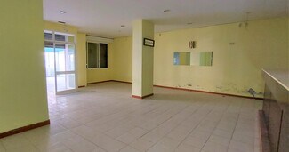 Plus de détails pour Multi-résidentiel à vendre