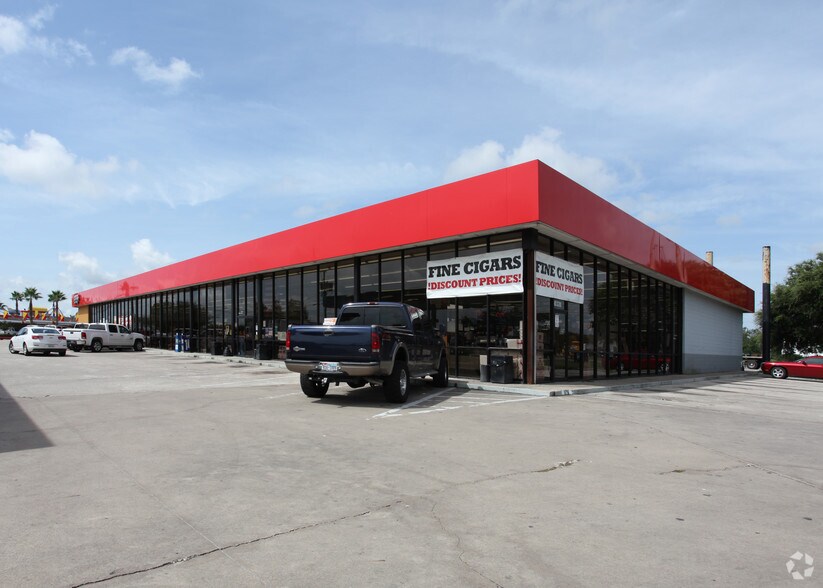 10330 E I-10 Fwy, Baytown, TX à vendre - Photo principale - Image 2 de 2