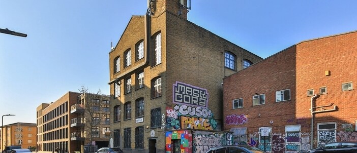 99 Wallis Rd, Londres à louer - Photo du bâtiment - Image 2 de 6