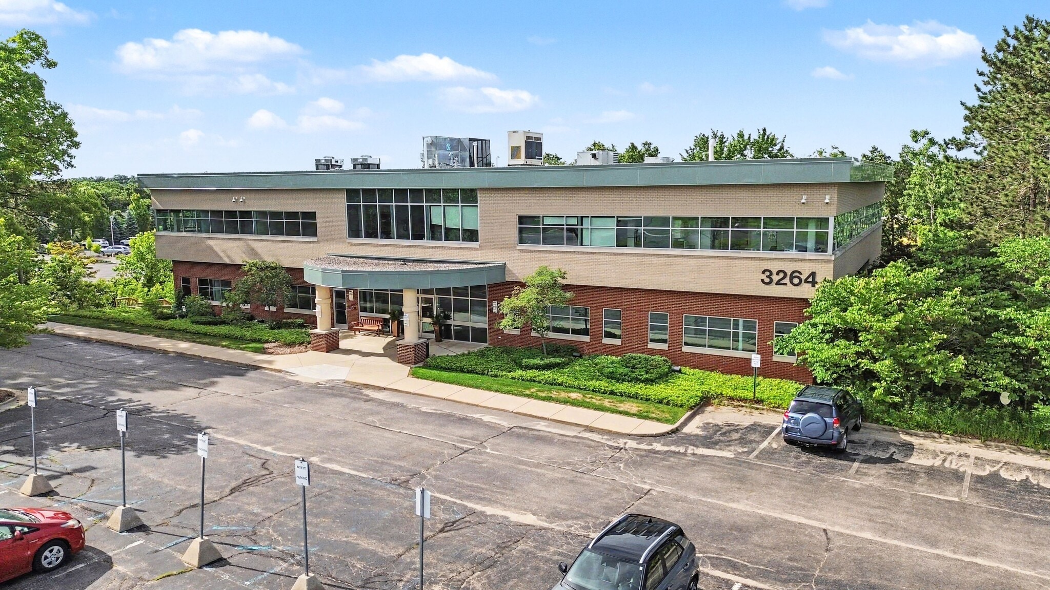 3264 N Evergreen Dr NE, Grand Rapids, MI for sale Building Photo- Image 1 of 13