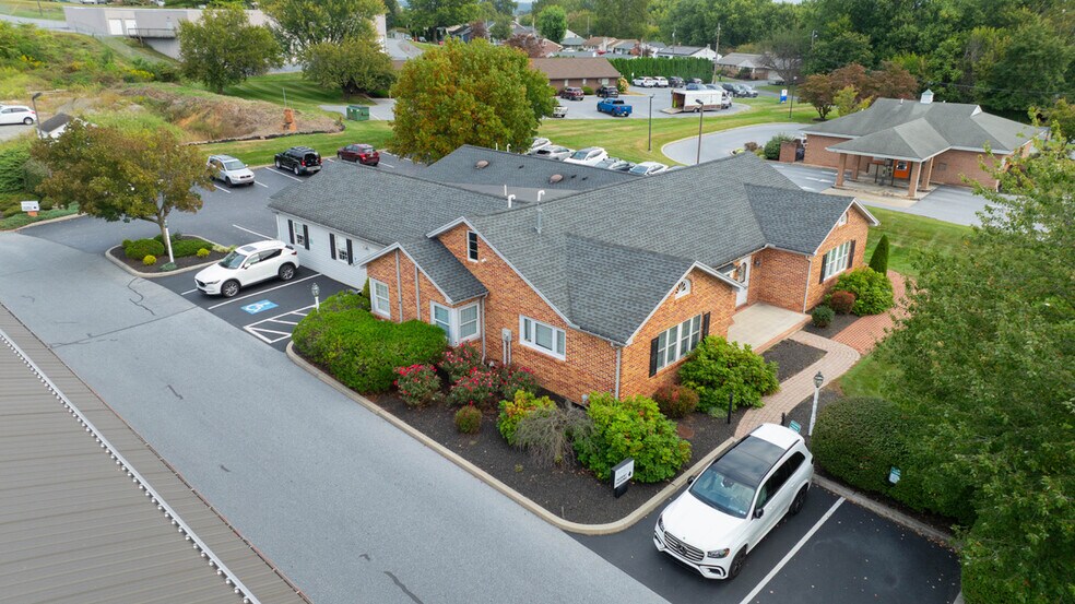 250 N Reading Rd, Ephrata, PA à vendre - Photo du bâtiment - Image 3 de 25