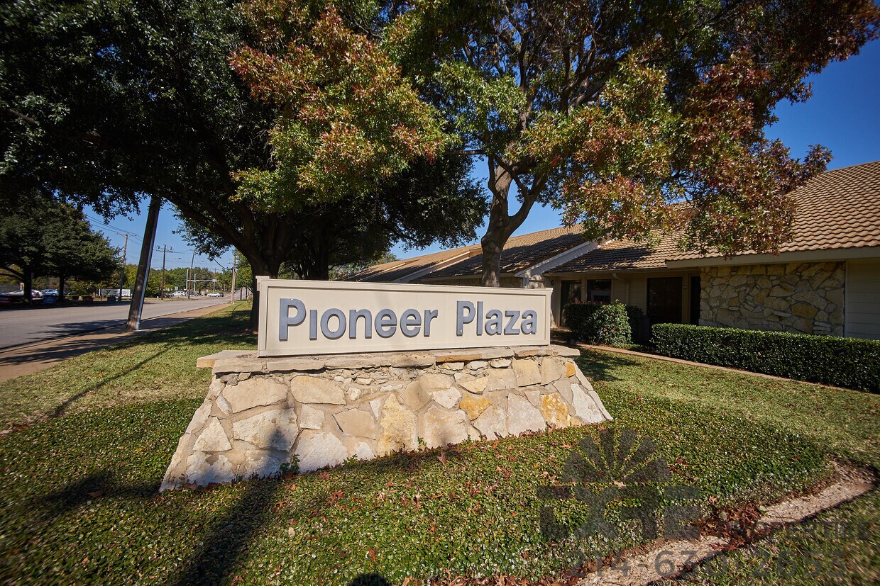 1134 W Pioneer Pky, Arlington, TX à vendre Photo du bâtiment- Image 1 de 3