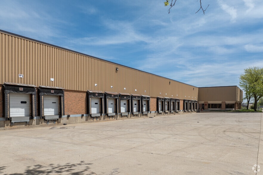 2440 Pratt Blvd, Elk Grove Village, IL for lease - Building Photo - Image 3 of 7