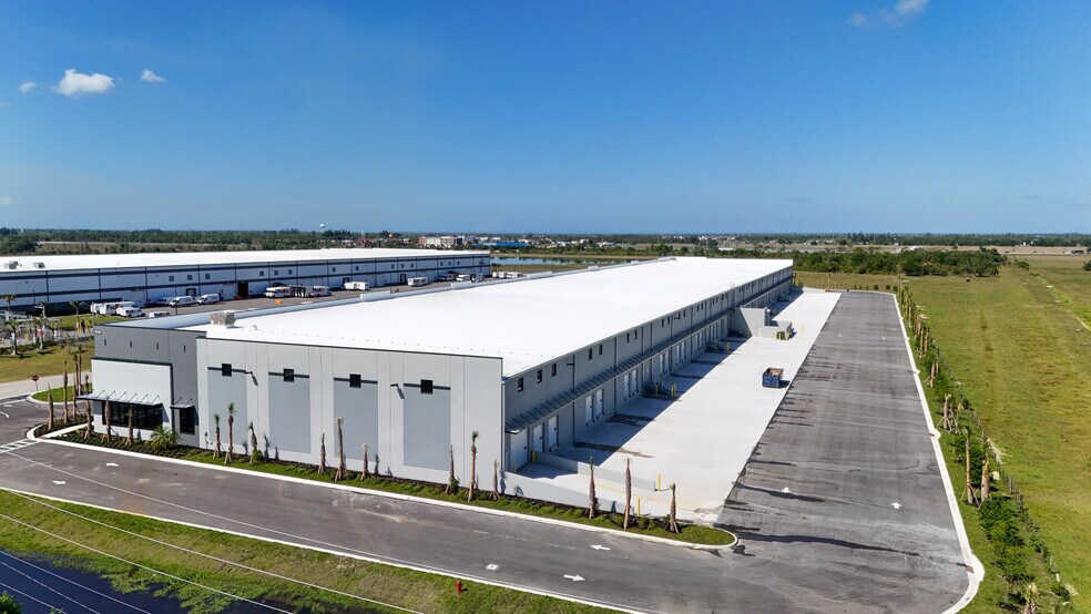 9225 Piper Rd, Punta Gorda, FL à louer - Photo du bâtiment - Image 2 de 4