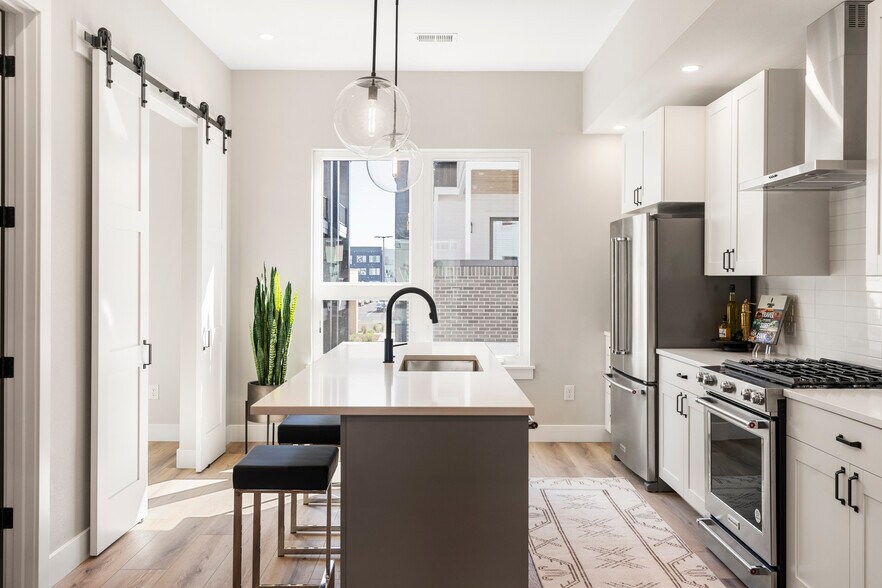 8220 & 8240 E 36th Ave, Denver, CO à vendre - Photo du bâtiment - Image 2 de 40