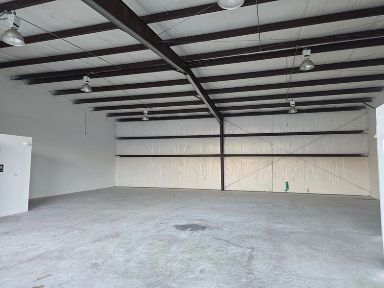 1155 NE 17th Rd, Ocala, FL à louer - Photo du bâtiment - Image 2 de 3