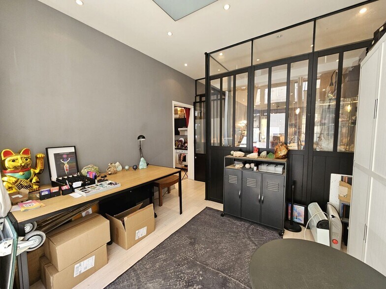 Immeuble residentiel dans Paris à vendre - Photo du bâtiment - Image 2 de 15