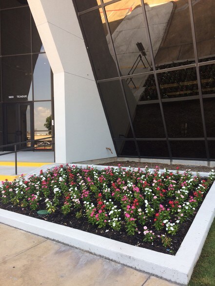 1800 Teague Dr, Sherman, TX à louer - Photo du bâtiment - Image 2 de 34