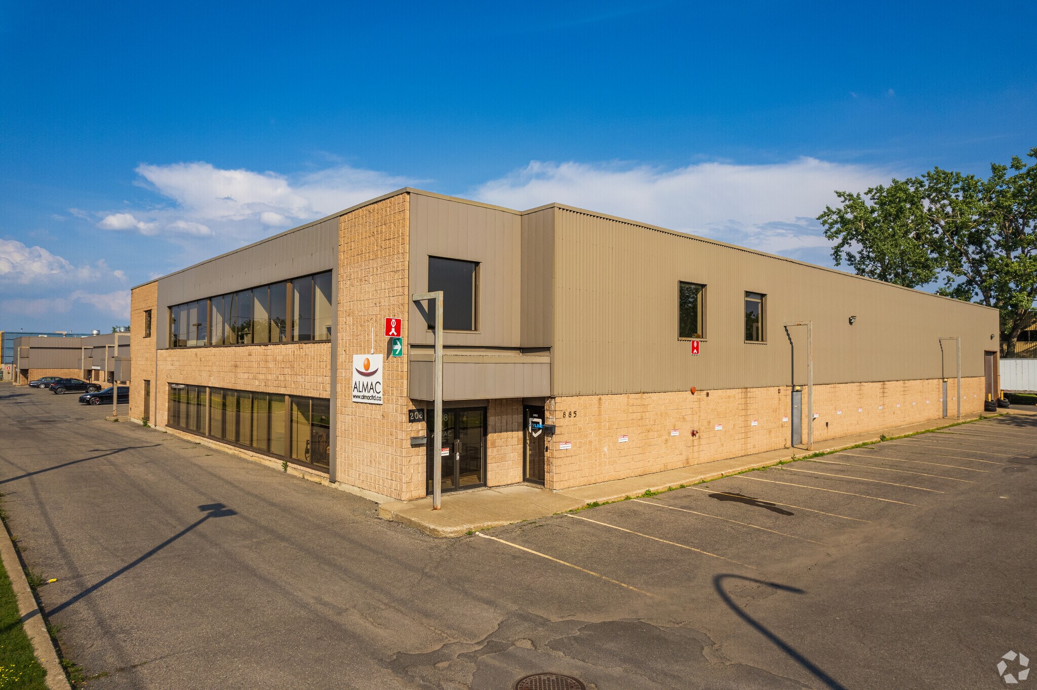 196-208 Boul Brunswick, Pointe-claire, QC for sale Primary Photo- Image 1 of 1