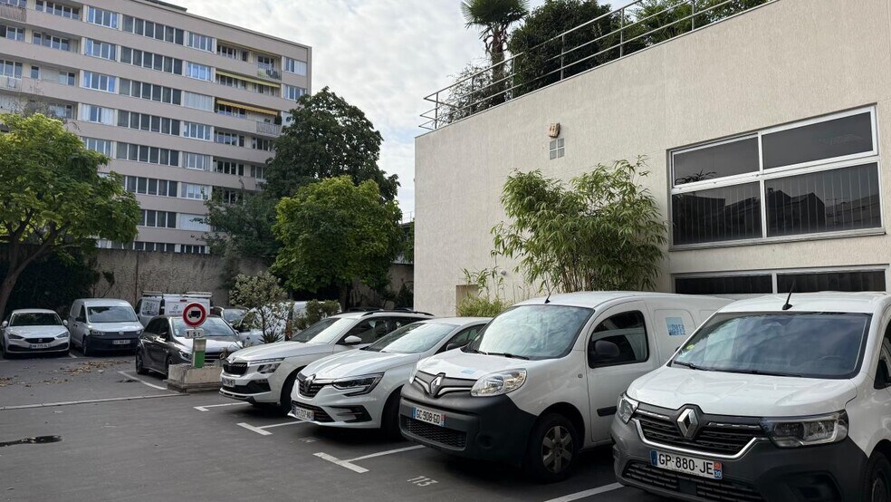 Immeuble residentiel dans Montrouge à vendre - Photo du bâtiment - Image 3 de 9
