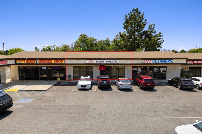 Plus de détails pour 22718-22742 Roscoe Blvd, West Hills, CA - Commerce de détail à louer