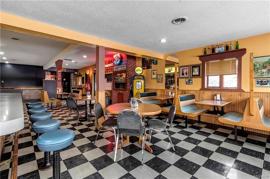 9950 Rochester Rd, Middleport, NY for sale - Interior Photo - Image 2 of 16