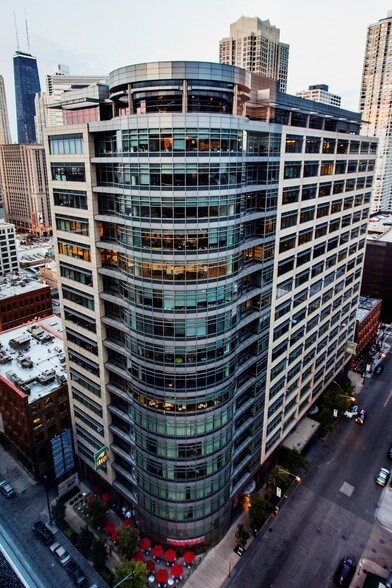 20 W Kinzie St, Chicago, IL à louer - Photo du bâtiment - Image 1 de 21