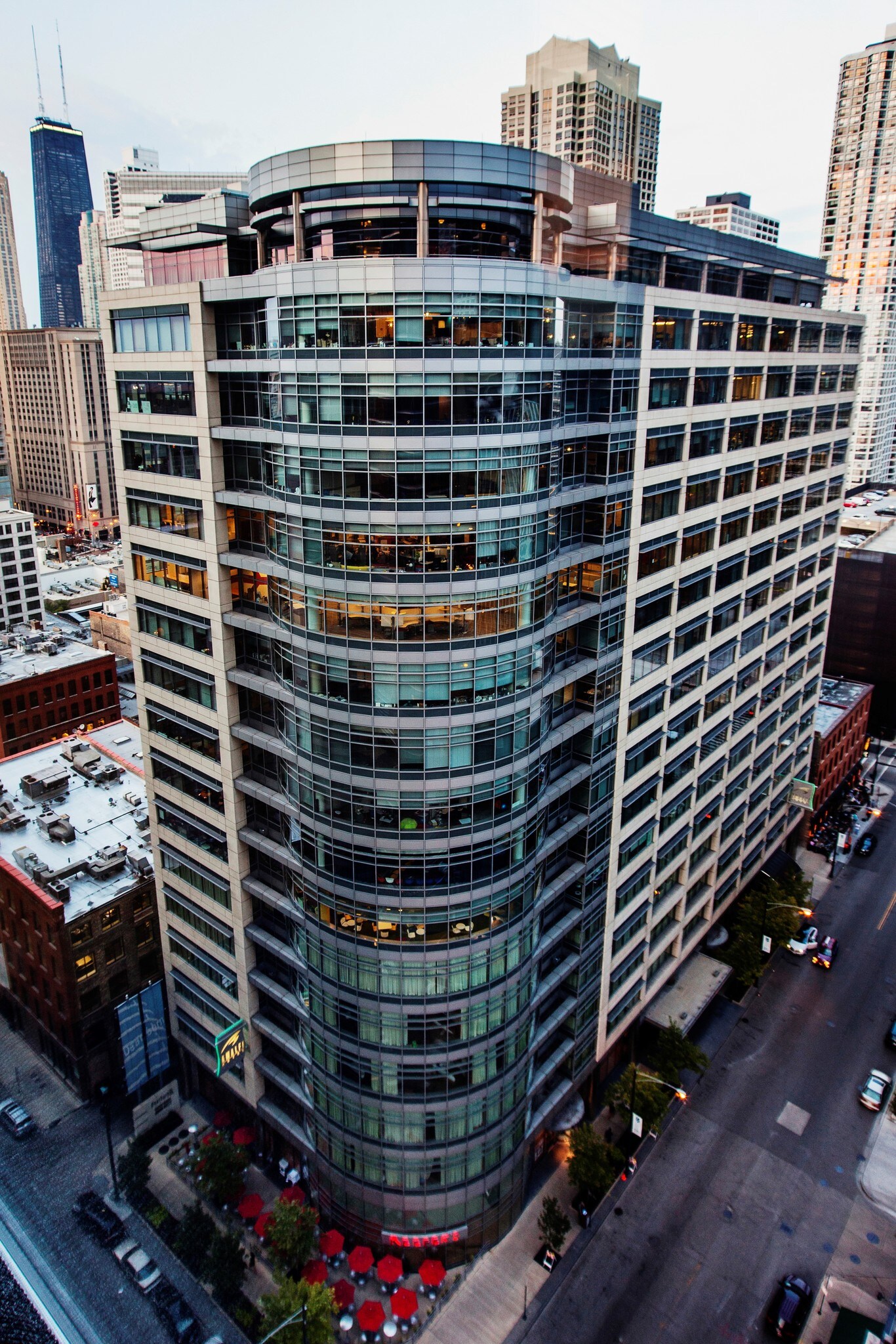 20 W Kinzie St, Chicago, IL à louer Photo du bâtiment- Image 1 de 22