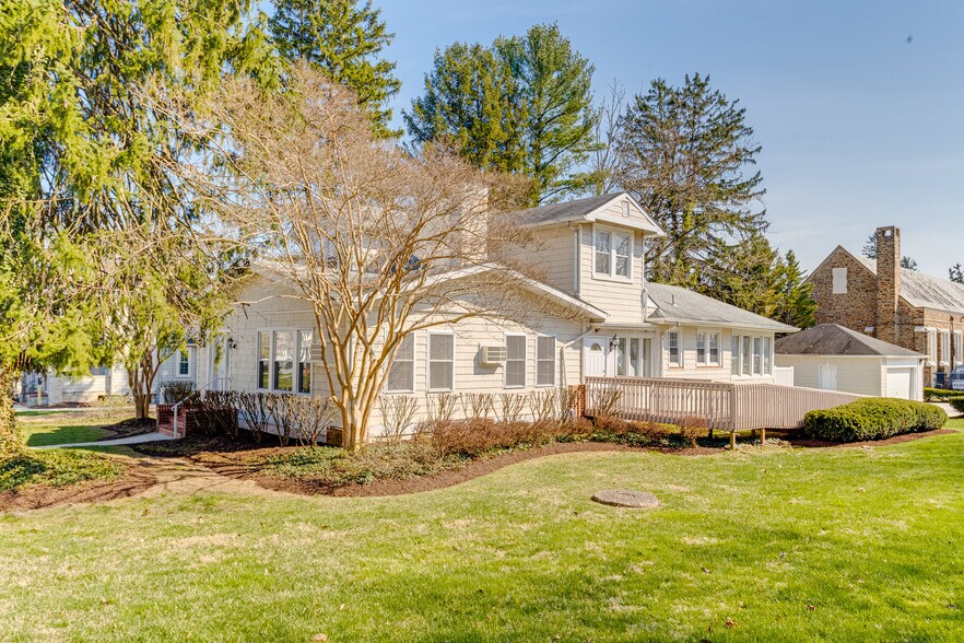 407 W Pennsylvania Ave, Towson, MD à vendre - Photo du bâtiment - Image 3 de 66