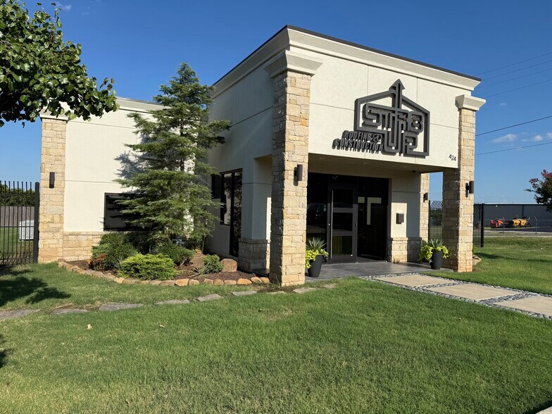 424 S Main St, Newcastle, OK for lease - Building Photo - Image 1 of 19