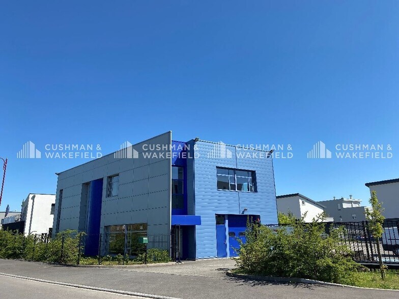 Office in Entzheim for lease - Building Photo - Image 1 of 12