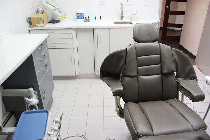 101 S Bedford Rd, Mount Kisco, NY à vendre - Photo du bâtiment - Image 2 de 5