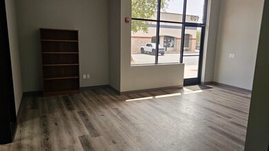 1050 N Fairway Dr, Avondale, AZ for lease Interior Photo- Image 2 of 3